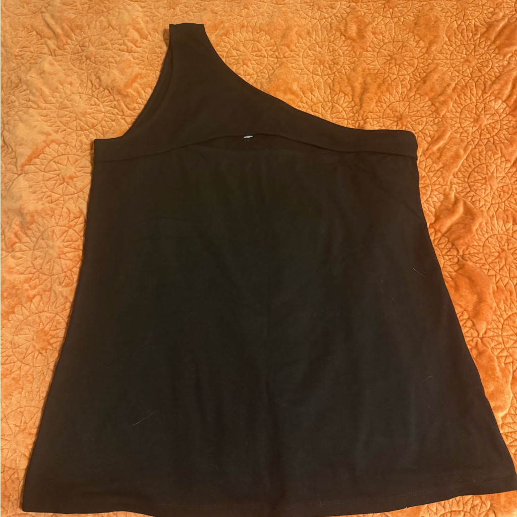 Black One-Shoulder Top With Cutout